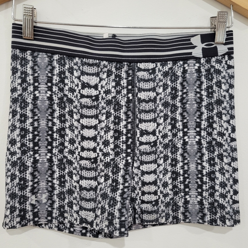 Under armour compression shorts snake print  size medium